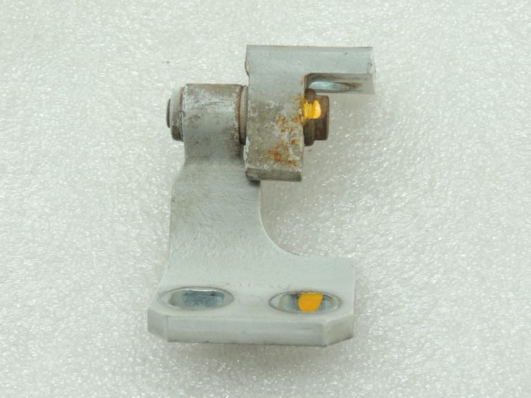 Alfa Romeo Giulietta 940 296 BIANCO GHIACCIO Labās puses apakšējo durvju eņģes 50525346