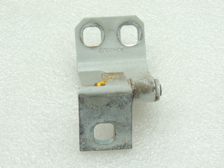 Alfa Romeo Giulietta 940 296 BIANCO GHIACCIO Labās puses apakšējo durvju eņģes 50525346