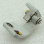 Alfa Romeo Giulietta 940 296 BIANCO GHIACCIO Kreisais apakšējais durvju šarnīrs 50525348