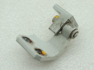 Alfa Romeo Giulietta 940 296 BIANCO GHIACCIO Kreisais apakšējais durvju šarnīrs 50525348