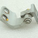 Alfa Romeo Giulietta 940 296 BIANCO GHIACCIO Kreisais apakšējais durvju šarnīrs 50525348