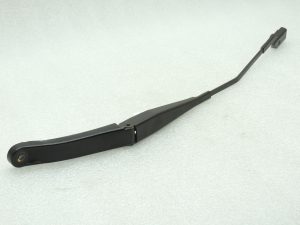 Alfa Romeo Giulietta 940 Priekšējā kreisā stikla tīrītāja roka 50509402 Stikla tīrītāja roka kreisā pusē