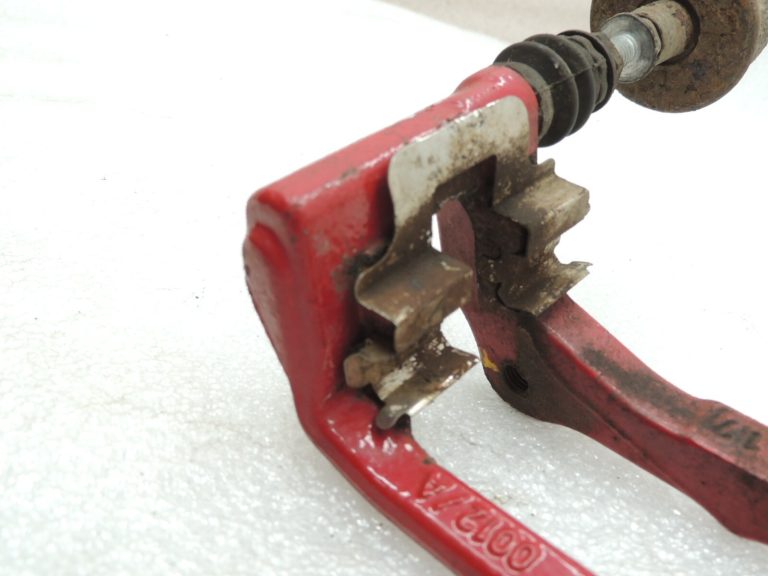 Alfa Romeo Giulietta 940 Aizmugurējais kreisais labais bremžu suporta kronšteins 77364524