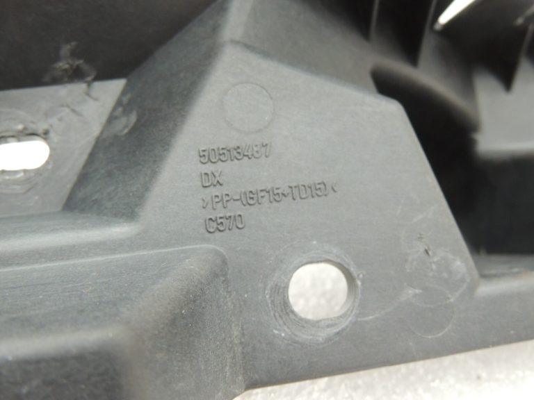 Alfa Romeo Giulietta 940 Aizmugurējā bampera kronšteins Labais 50516051 50513487