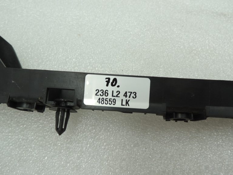 Alfa Romeo Giulietta 940 Aizmugurējā labā bampera kronšteins 50513705 50513485