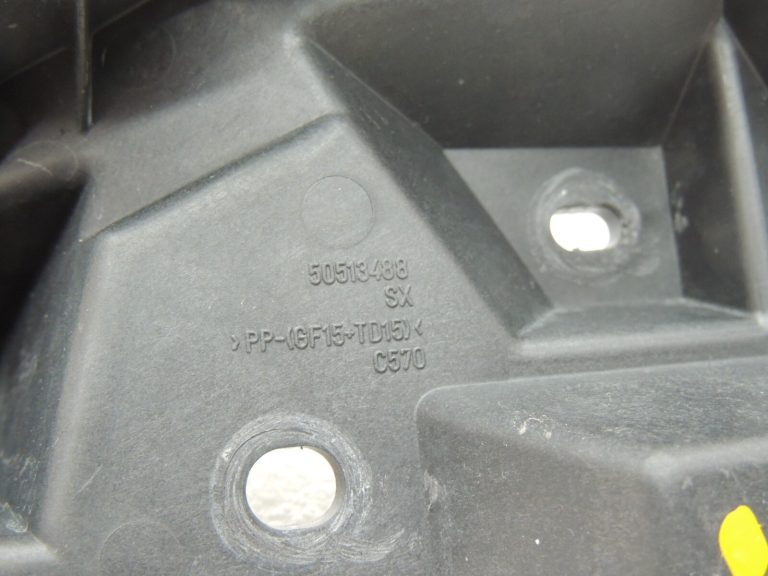 Alfa Romeo Giulietta 940 Aizmugurējā bampera kreisās puses kronšteins 50513488 50516052