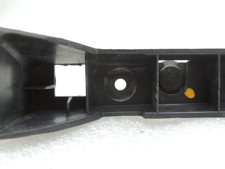 Alfa Romeo Giulietta 940 Aizmugurējā bampera kreisās puses kronšteins 50513704 50513486