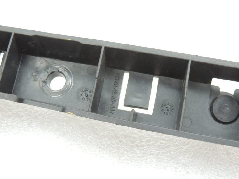 Alfa Romeo Giulietta 940 Aizmugurējā bampera kreisās puses kronšteins 50513704 50513486