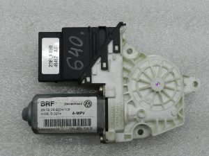 VW Touran 1T Logu regulatora motors Aizmugurējā loga labā puse