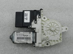Skoda Octavia VW oriģināls logu regulatora motors aizmugurējā labajā pusē