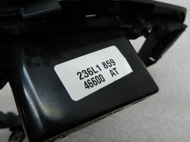 Ford Focus III oriģināls centrālās konsoles rāmja apdares panelis