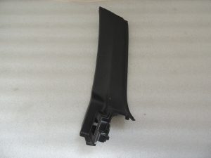 Skoda Superb III 3V kombi D-pilona apakšējā labā vāka melns 3V9868224A