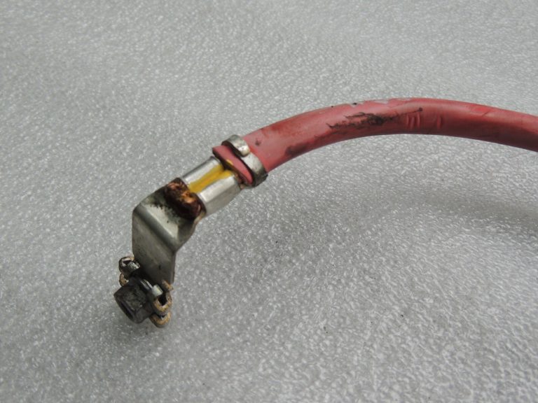 Renault Trafic III 1.6DCI vadu instalācija, pozitīvais akumulatora kabelis 240801846R 93455627