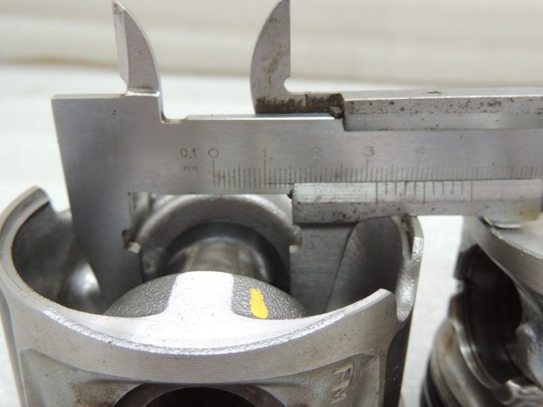 BMW F10 F10 F11 F20 E90 N47T N47D20C Dīzeļdzinēja virzuļa 11257810755 7810755
