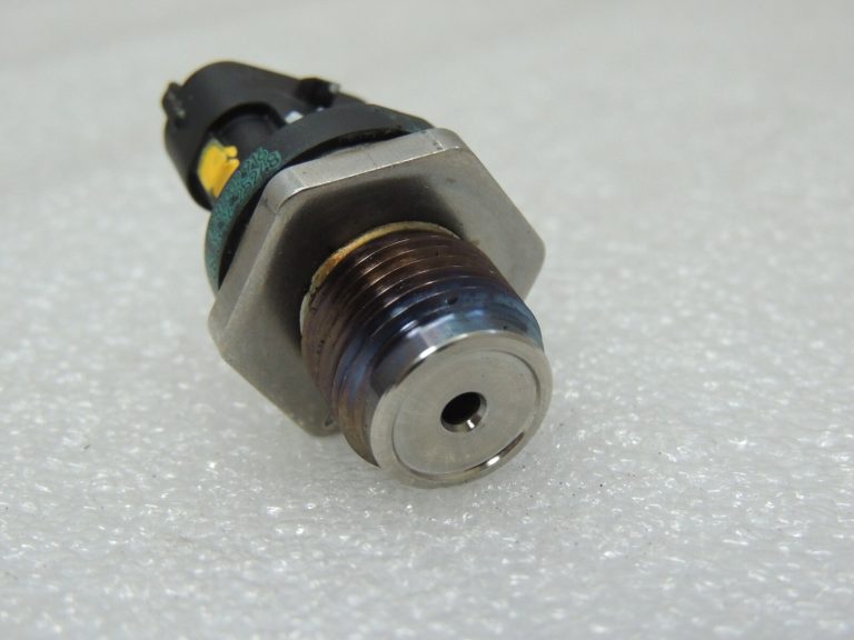 Renault Trafic II 2.5 DCi G9U630 Degvielas spiediena sensors Spiediena sensors 8200703127