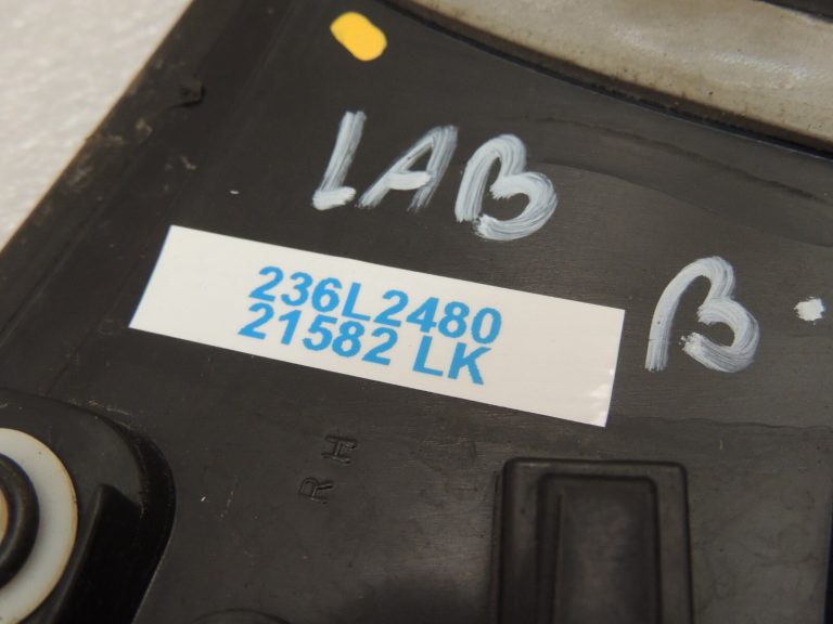 BMW X5 F15 aizmugurējo durvju apdare aizmugurējā labajā pusē BLACK 51627304606 7304606