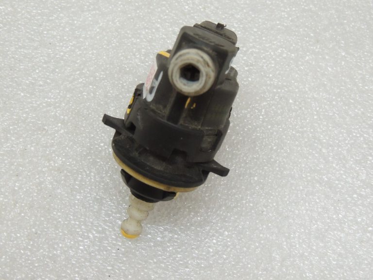 Peugeot 508 priekšējo lukturu servomotors priekšējo lukturu izlīdzināšanai 89056887 6224S7