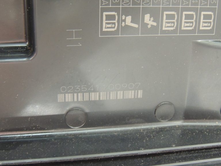 HONDA CR-V III 2.2 i-DTEC drošinātāju kārbas vāks 38256-SWY-E01