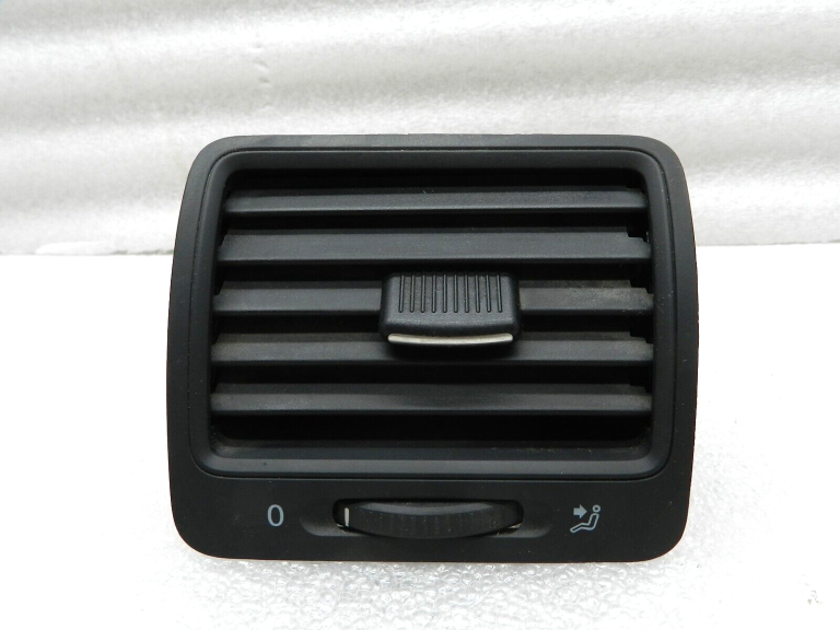 VW Golf V oriģinālā gaisa ventilācijas caurule labajā pusē 1K0819704D