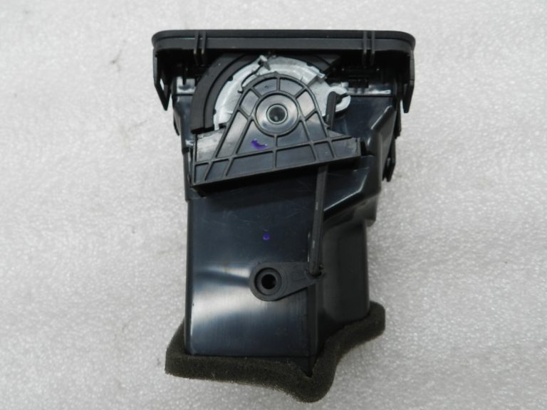 VW Golf V oriģinālā gaisa ventilācijas caurule labajā pusē 1K0819704D