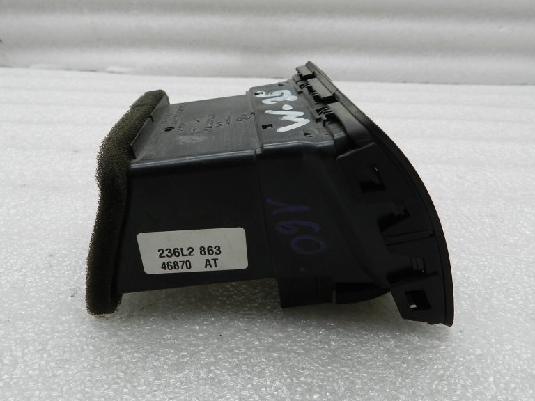 VW Golf V oriģinālā gaisa ventilācijas caurule labajā pusē 1K0819704D