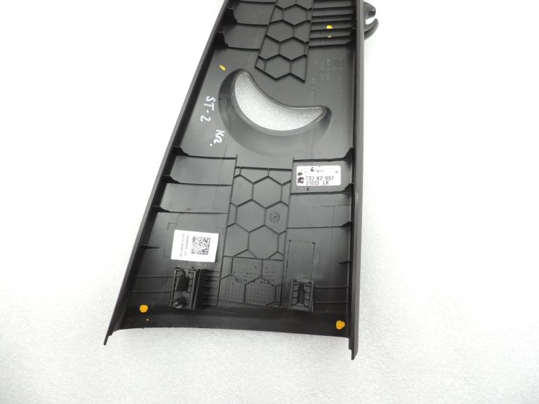 Seat Cupra Leon KL8 B-svārstieņa apdares vāks kreisais melns 5FA8672434PK