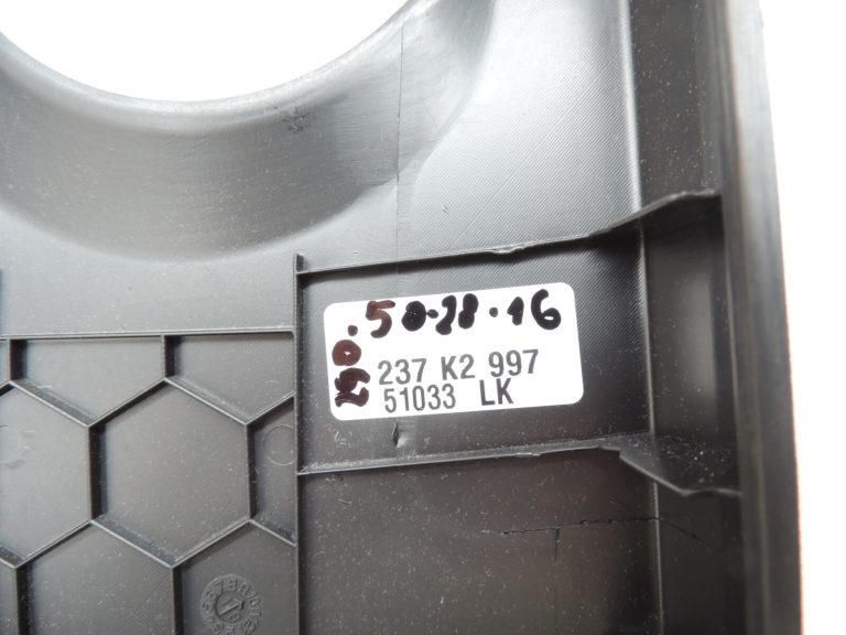Seat Cupra Leon KL8 B-svārstieņa apdares vāks kreisais melns 5FA8672434PK