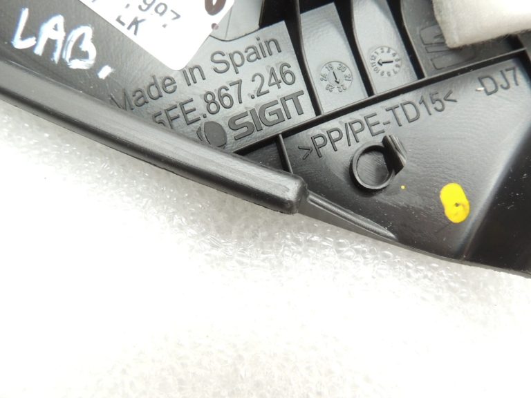 Seat Cupra Leon KL8 C-svārstieņa apdares vāks melns 5FE8672464PK