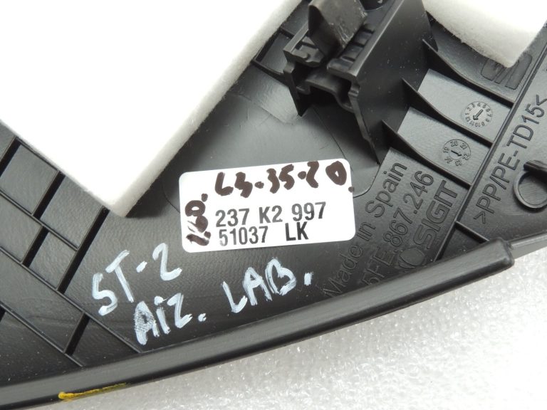 Seat Cupra Leon KL8 C-svārstieņa apdares vāks melns 5FE8672464PK