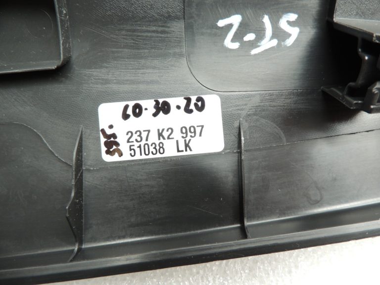 Seat Cupra Leon KL8 B-svārstieņa apdares vāks kreisais melns 5FA8672394PK