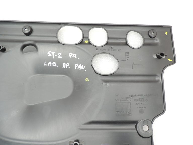 Seat Cupra Leon KL8 instrumentu paneļa vāks apakšējā labajā pusē 5F1863668CVS9