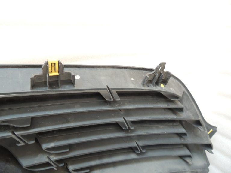 Renault Trafic III priekšējais režģis Radiatora režģis 623108673R