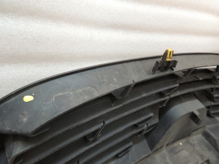 Renault Trafic III priekšējais režģis Radiatora režģis 623108673R
