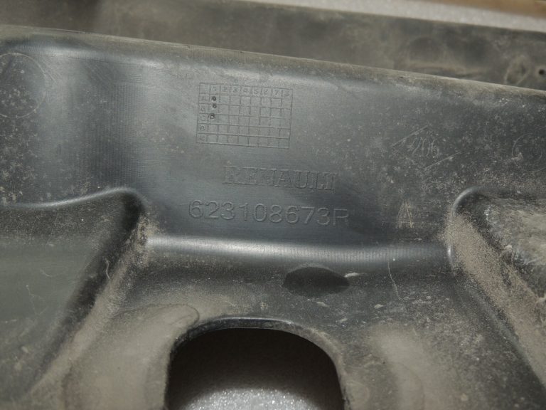 Renault Trafic III priekšējais režģis Radiatora režģis 623108673R