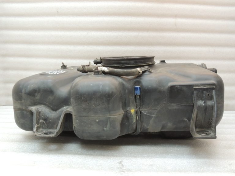 Renault Trafic III AdBlue piedevas tvertne 172A27073R 93458907 172A21178R 93459932
