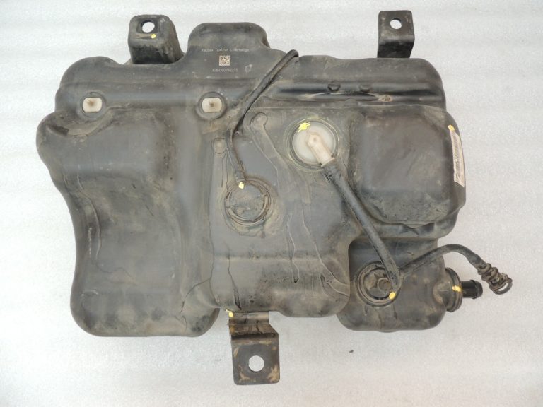 Renault Trafic III AdBlue piedevas tvertne 172A27073R 93458907 172A21178R 93459932