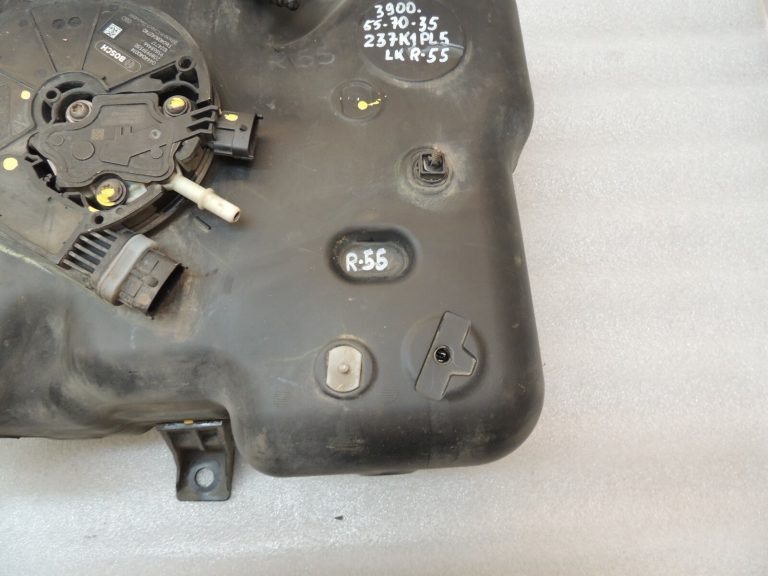 Renault Trafic III AdBlue piedevas tvertne 172A27073R 93458907 172A21178R 93459932