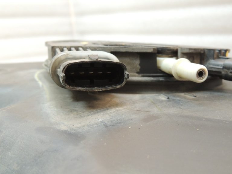 Renault Trafic III AdBlue piedevas tvertne 172A27073R 93458907 172A21178R 93459932