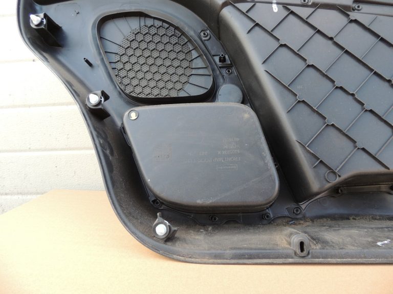 Renault Trafic III durvju apšuvums priekšējais kreisais durvju panelis 809010678R