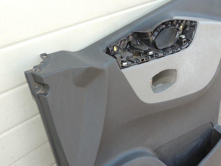 Renault Trafic III durvju paneļu vāks Priekšējais labās puses durvju panelis 809008574R