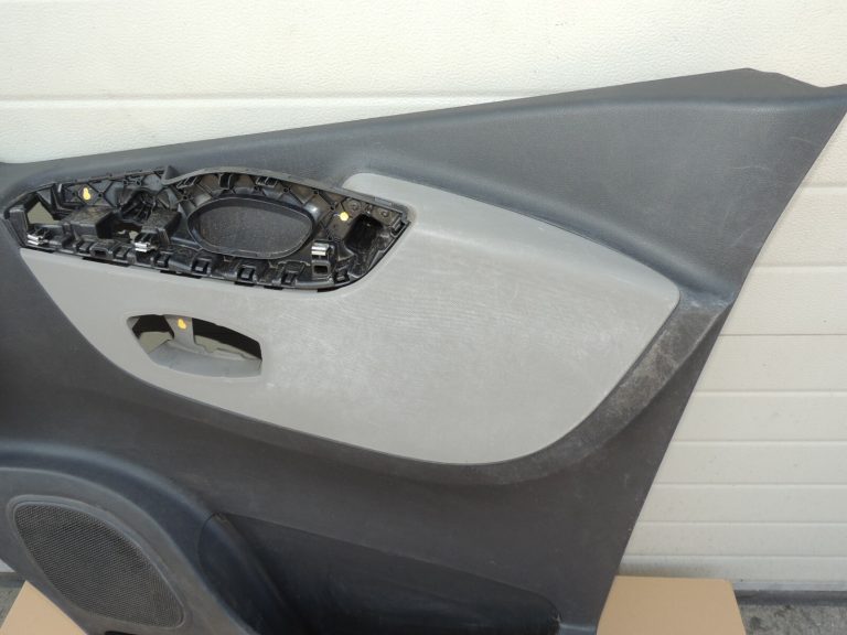Renault Trafic III durvju paneļu vāks Priekšējais labās puses durvju panelis 809008574R