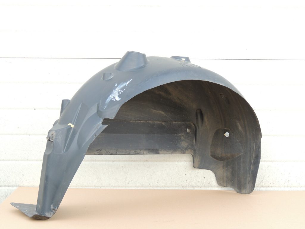 Renault Trafic III aizmugurējā labā aizmugurējā riteņa korpusa iekšpuse 767481698R 93867907