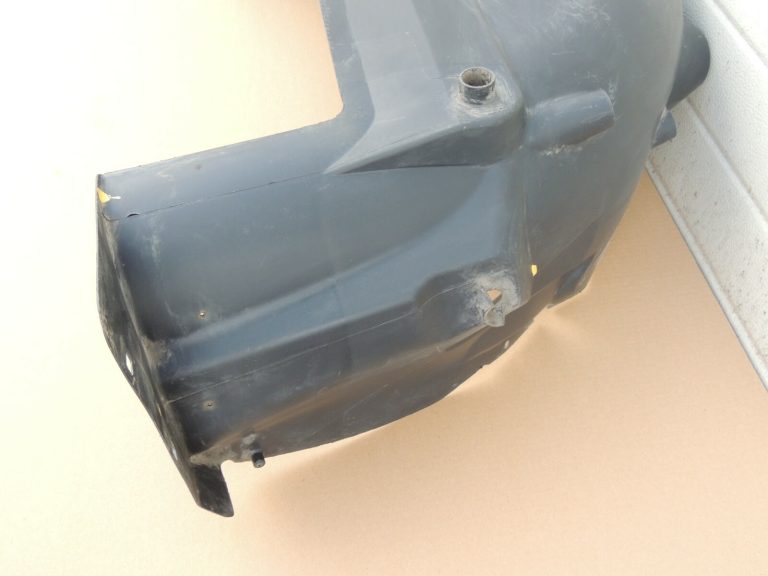 Renault Trafic III aizmugurējā labā aizmugurējā riteņa korpusa iekšpuse 767481698R 93867907