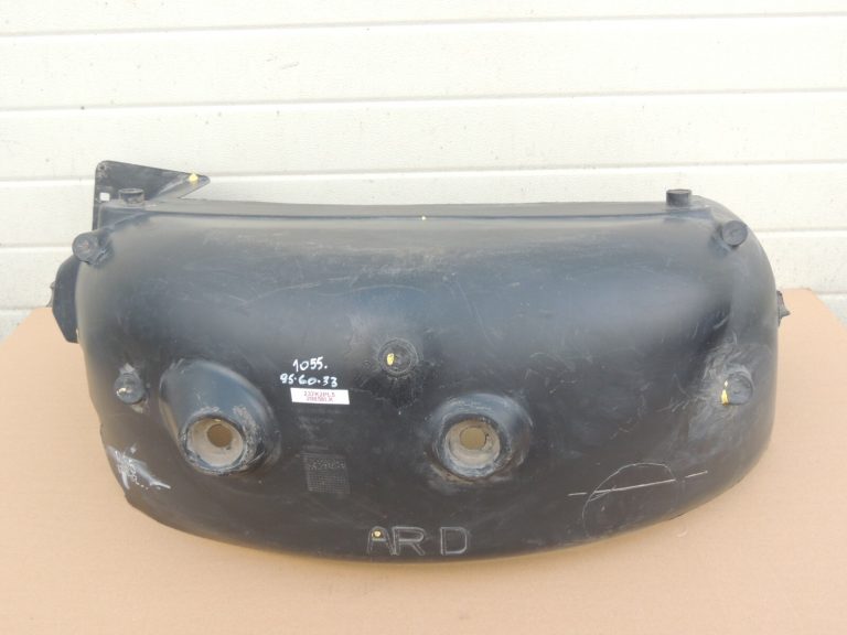 Renault Trafic III aizmugurējā labā aizmugurējā riteņa korpusa iekšpuse 767481698R 93867907