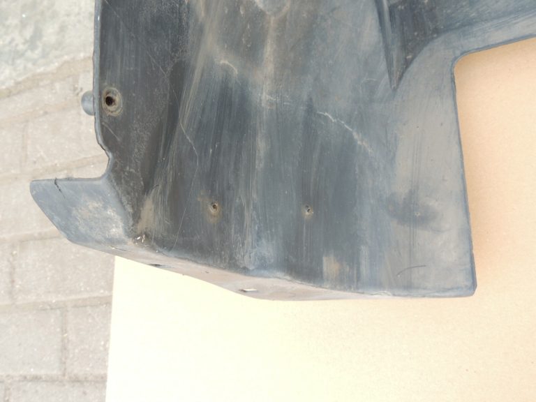 Renault Trafic III aizmugurējā labā aizmugurējā riteņa korpusa iekšpuse 767481698R 93867907