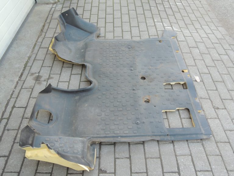 Renault Trafic III X82 LHD Priekšējie grīdas paklājiņi Gumijas paklājs 749029775R DEFEKTĪVS