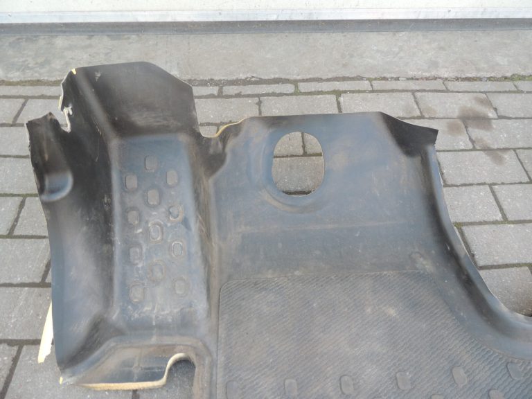 Renault Trafic III X82 LHD Priekšējie grīdas paklājiņi Gumijas paklājs 749029775R DEFEKTĪVS