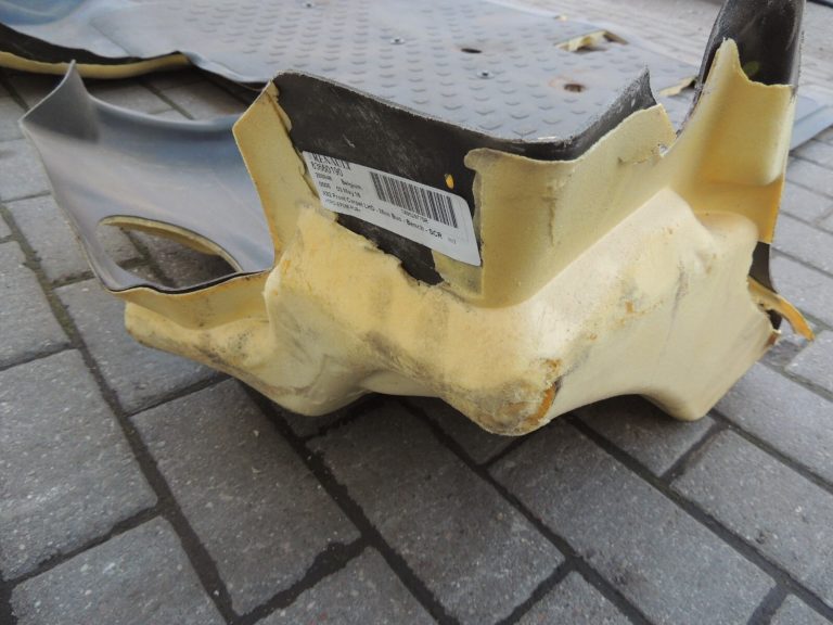 Renault Trafic III X82 LHD Priekšējie grīdas paklājiņi Gumijas paklājs 749029775R DEFEKTĪVS