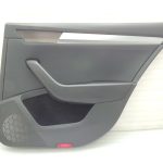 Škoda Superb III 3V kombi Aizmugures labās puses durvju panelis 3V9867024D
