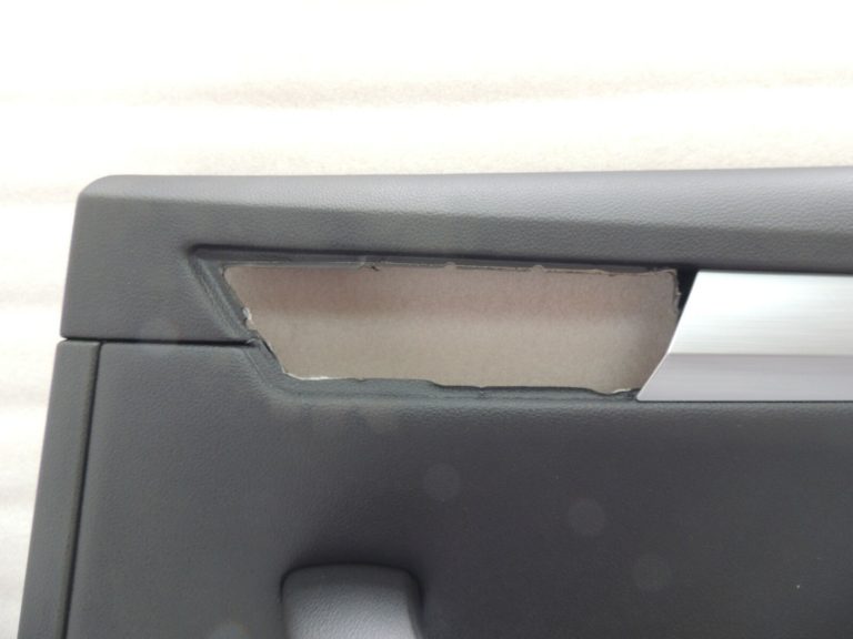 Škoda Superb III 3V kombi Aizmugures labās puses durvju panelis 3V9867024D